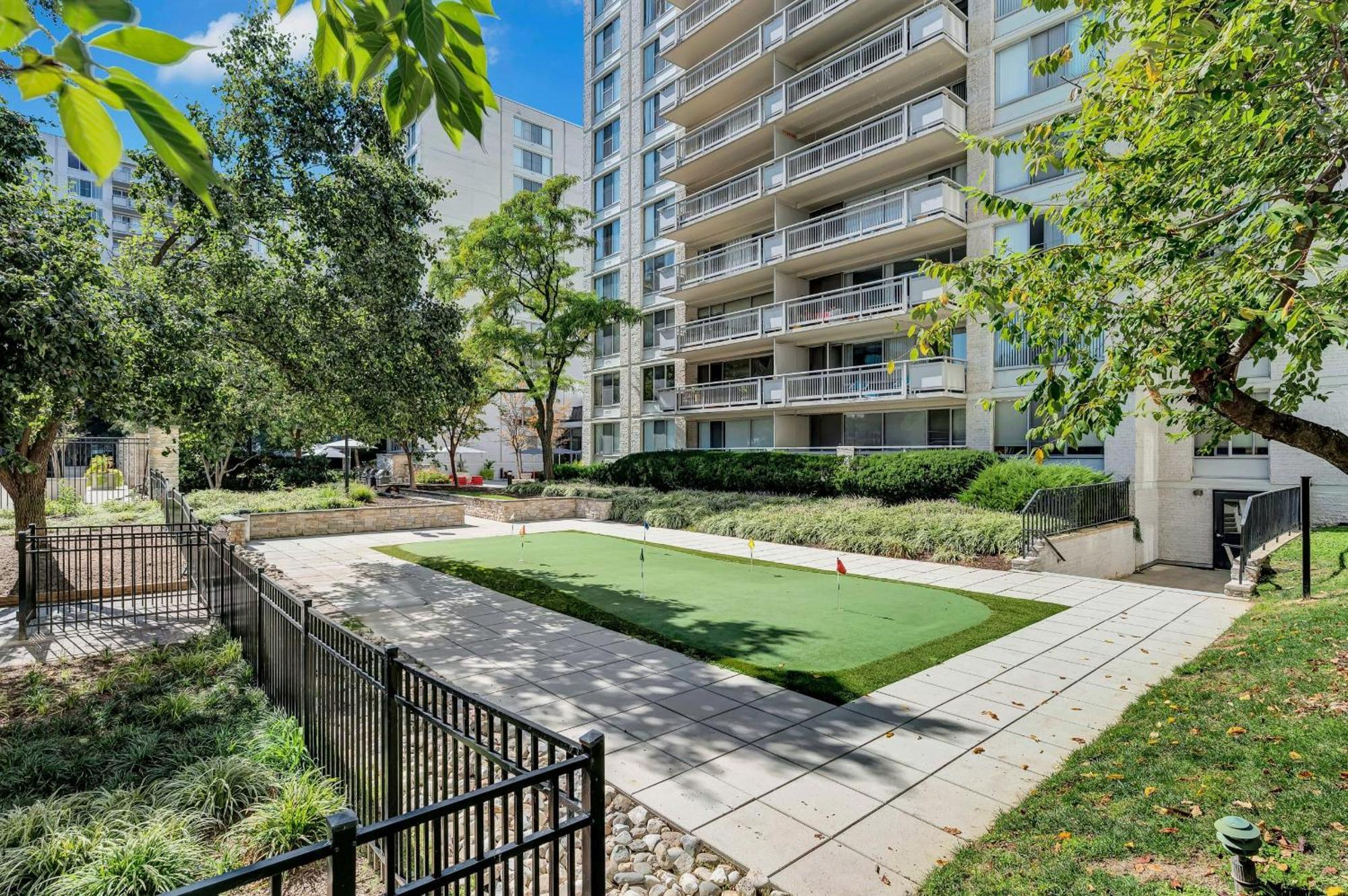 Beautiful 2Br Apartment At Crystal City With Gym Arlington Exterior foto